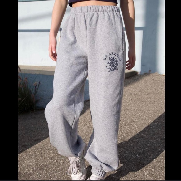 Brandy Melville Pants - Brandy Melville sweatpants